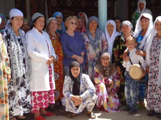 Asesorar preparar Rafflesia Arnoldi BARONESS VIVIEN STERN CHARMS THE WOMEN'S GROUPS OF KHUROSON DISTRICT,  TAJIKISTAN | Central Asia | Save the Children