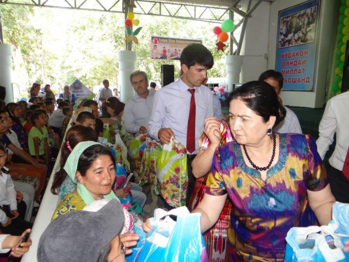 Children in Tajikistan receive gifts from Save the Children